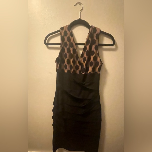 Elegant Black & Beige Cocktail Dress - Picture 2 of 3